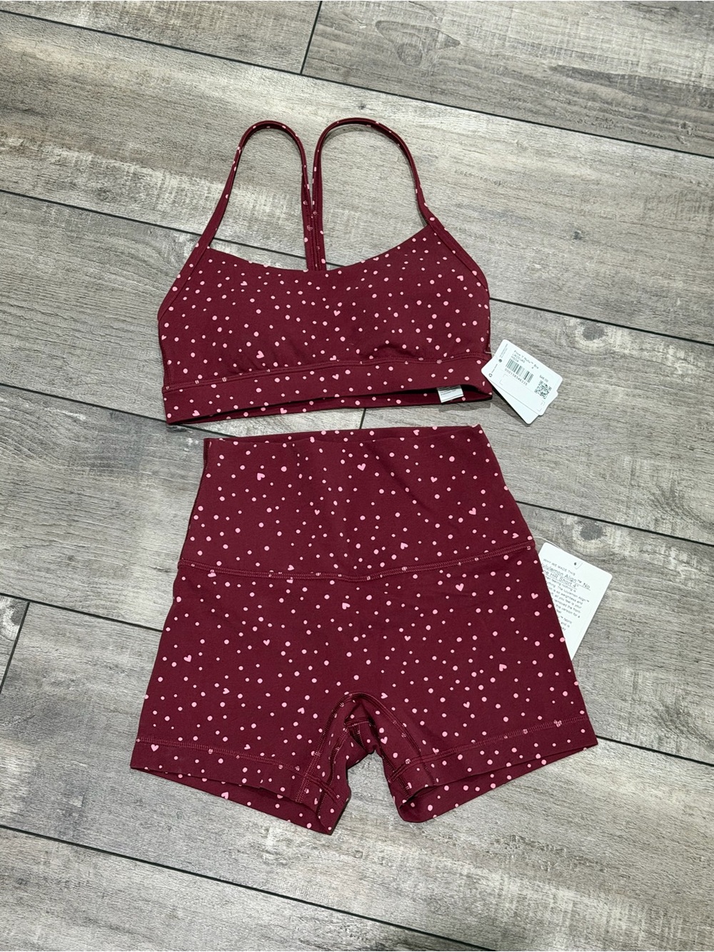 LULULEMON NWT SCATTERED HEARTS SET - Size 4